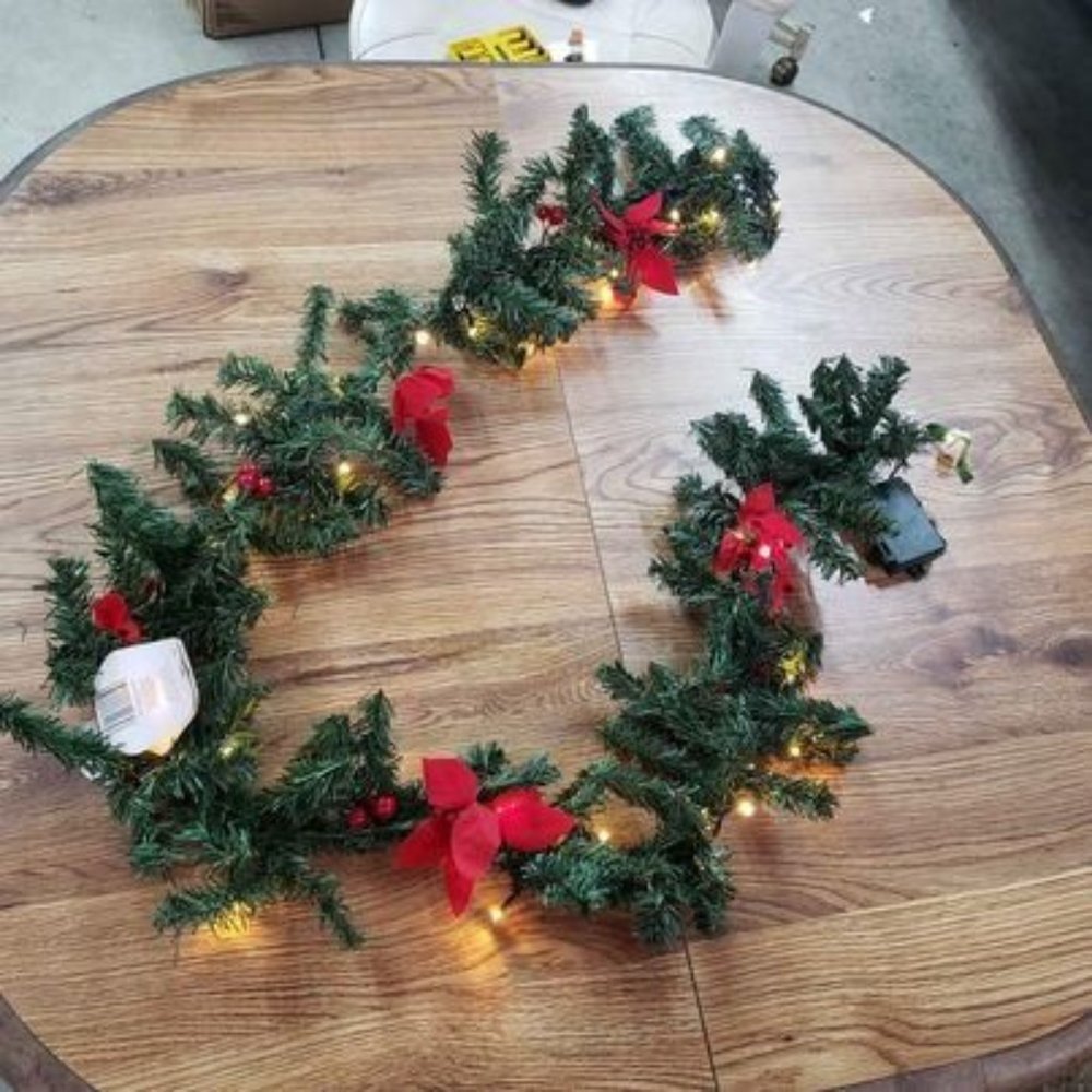 NWT 3-6 Foot Holiday Style 35 Led Lights, Battery Operated, Christmas De…